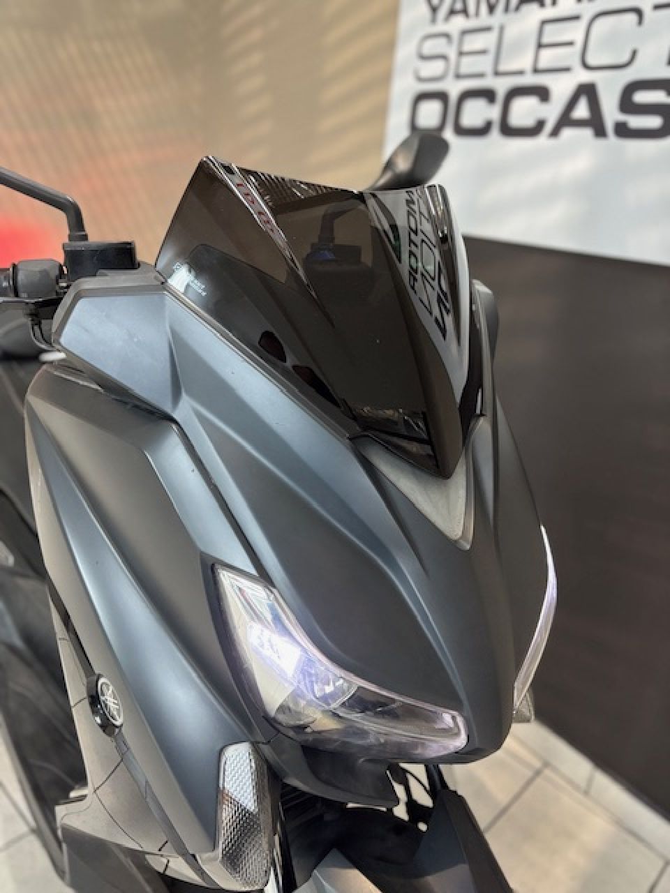 YAMAHA X-MAX 400 IRON 4