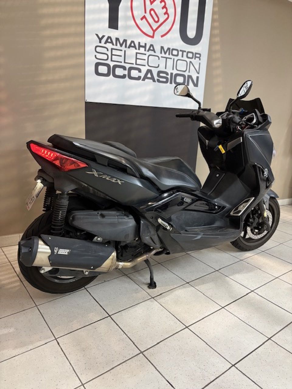 YAMAHA X-MAX 400 IRON 4