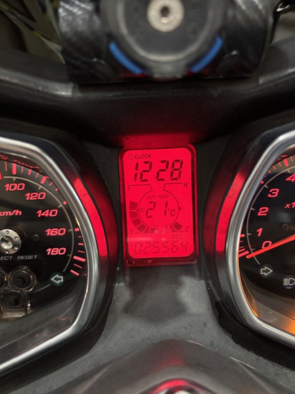 YAMAHA X-MAX 400 IRON 4