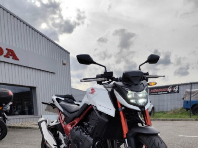 HONDA CB750 HORNET 4