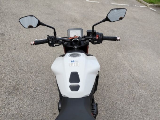 HONDA CB750 HORNET 4