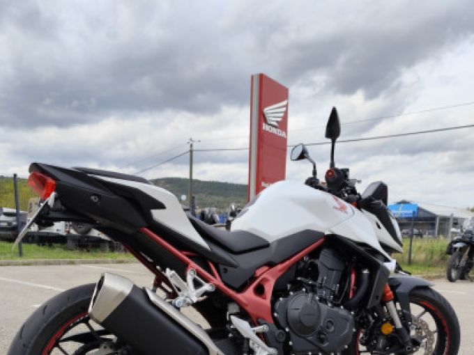 HONDA CB750 HORNET 4
