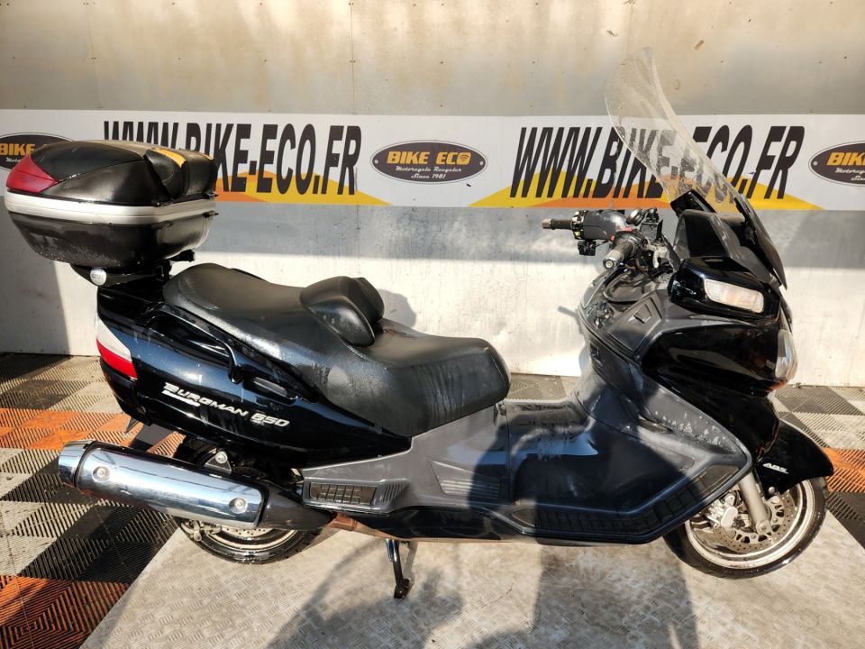 SUZUKI BURGMAN 650 4