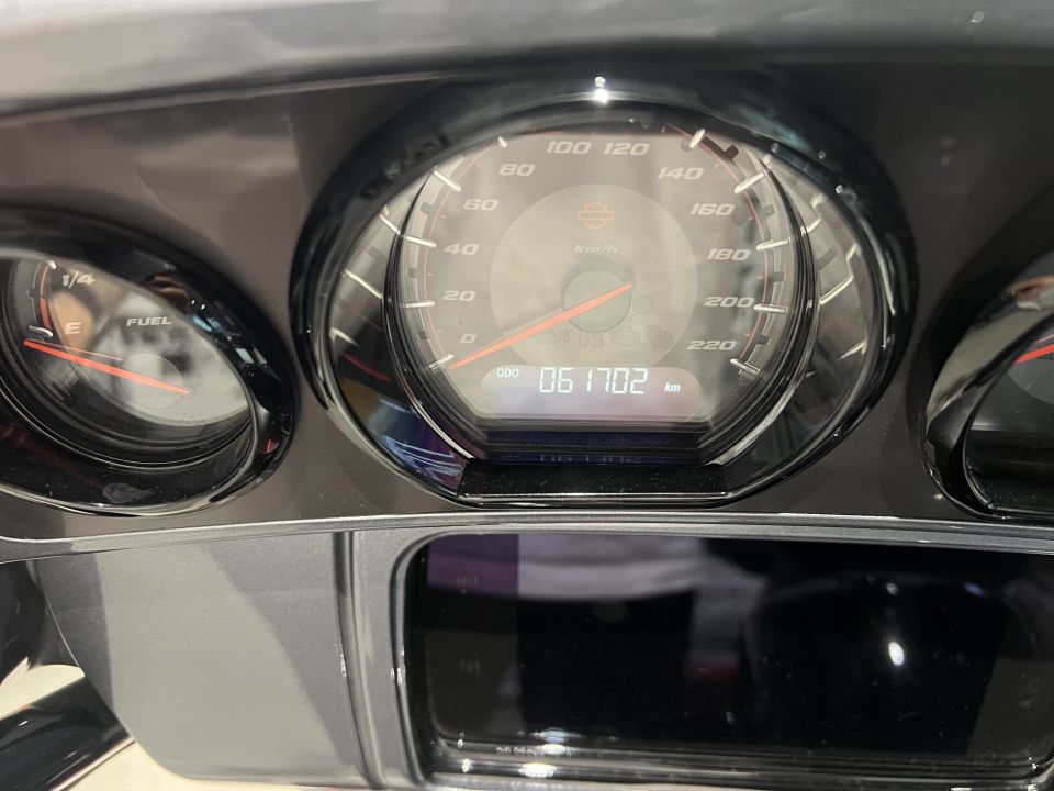 HARLEY-DAVIDSON TOURING ELECTRA GLIDE 1923 ULTRA CVO 4