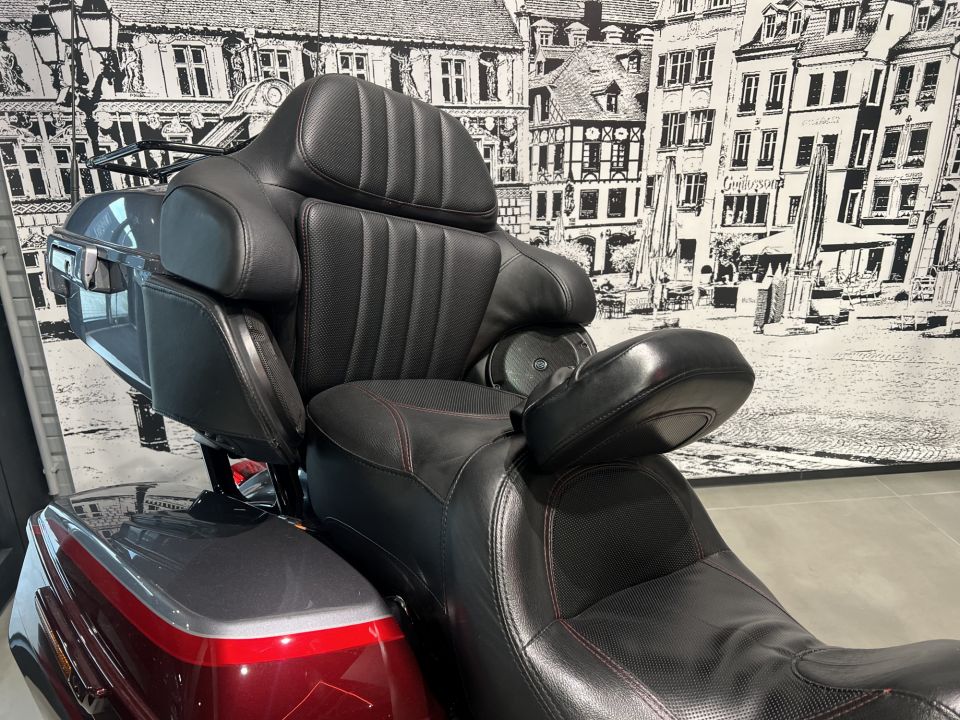 HARLEY-DAVIDSON TOURING ELECTRA GLIDE 1923 ULTRA CVO 4