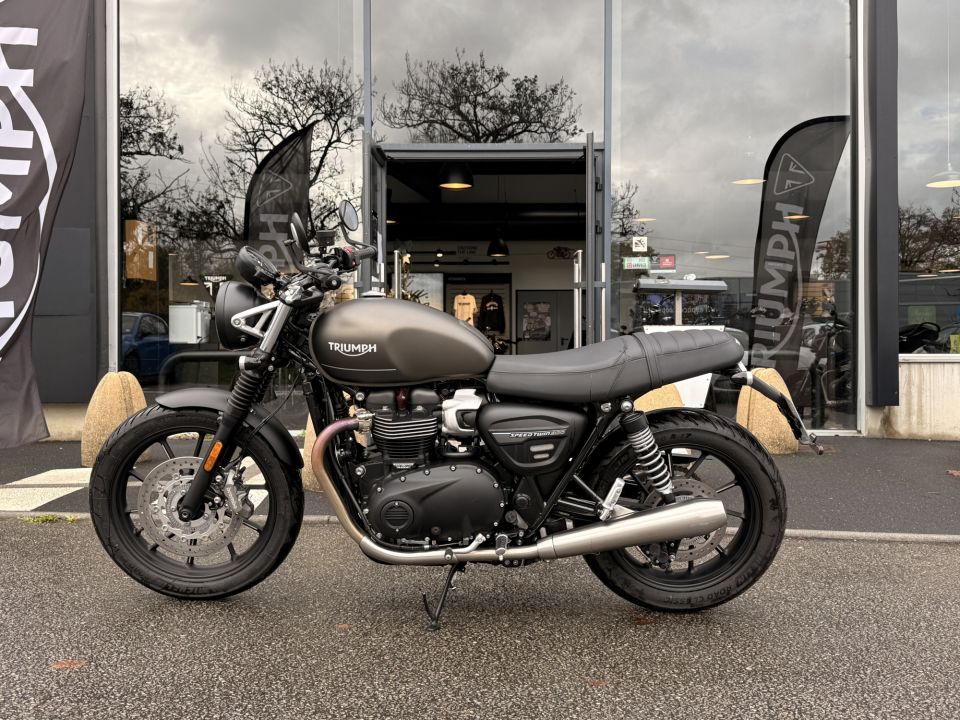 TRIUMPH SPEED TWIN 900 4