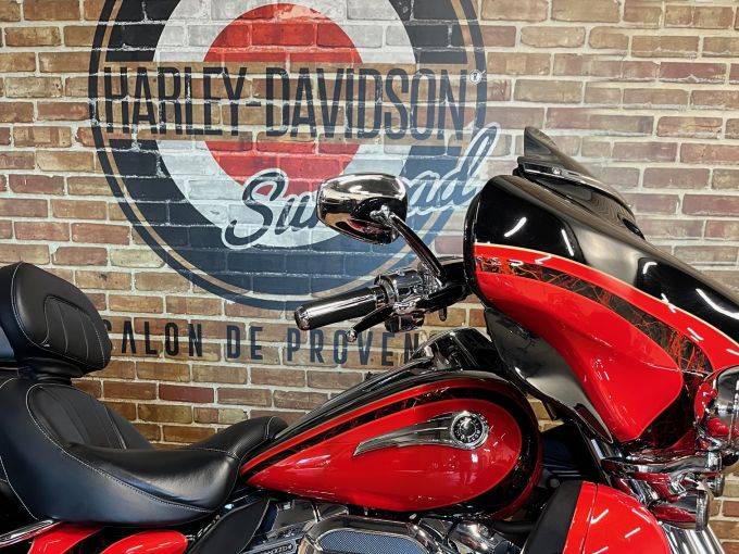 HARLEY-DAVIDSON TOURING ELECTRA GLIDE 1800 ULTRA LIMITED CVO 4