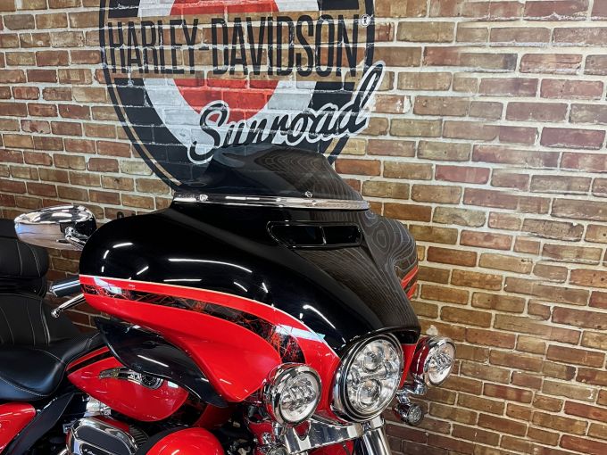 HARLEY-DAVIDSON TOURING ELECTRA GLIDE 1800 ULTRA LIMITED CVO 4