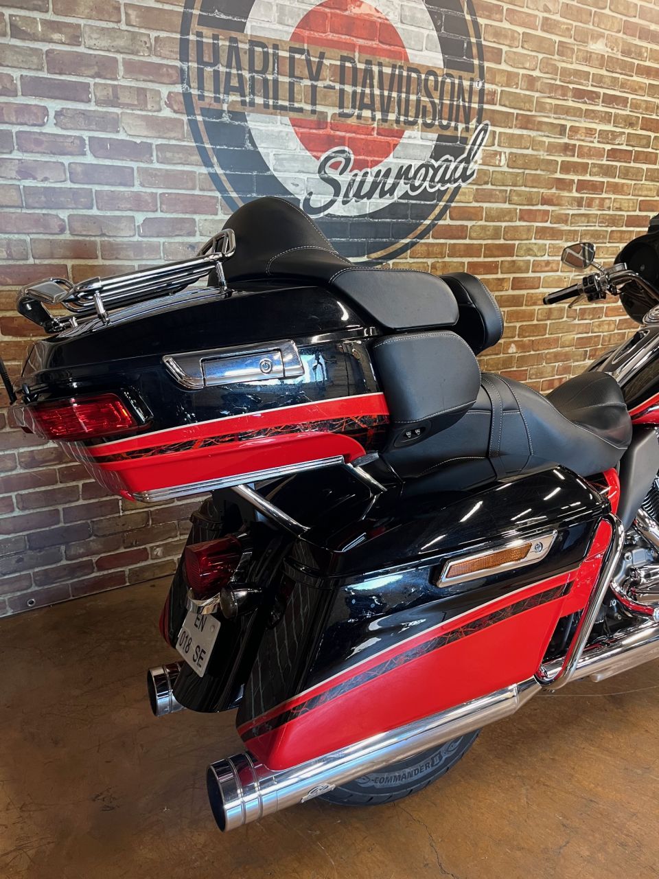 HARLEY-DAVIDSON TOURING ELECTRA GLIDE 1800 ULTRA LIMITED CVO 4