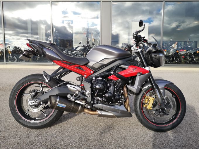TRIUMPH STREET TRIPLE 675 R 4
