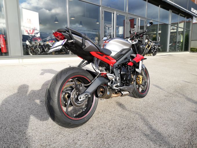 TRIUMPH STREET TRIPLE 675 R 4