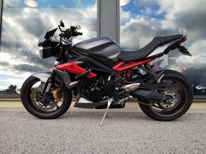 TRIUMPH STREET TRIPLE 675 R 4
