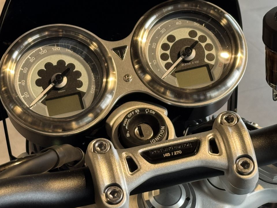 TRIUMPH SPEED TWIN 1200 4