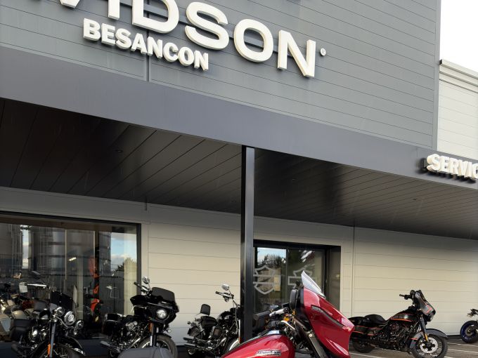 HARLEY-DAVIDSON TOURING STREET GLIDE 1923 4