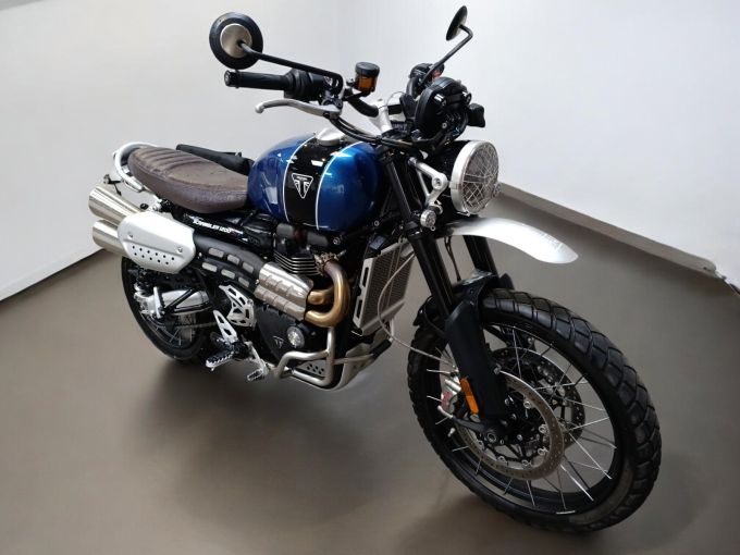 TRIUMPH SCRAMBLER 1200 XC 4