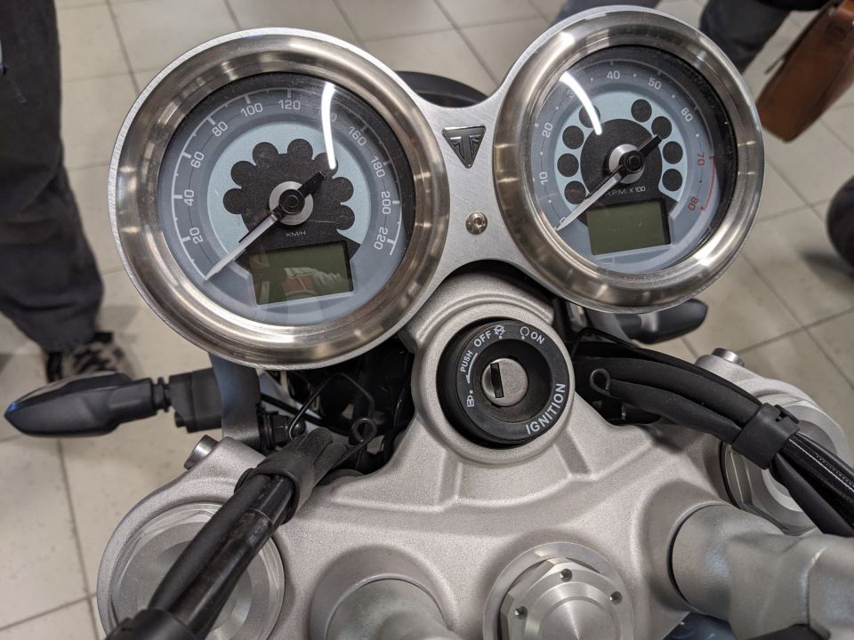 TRIUMPH SPEED TWIN 1200 4