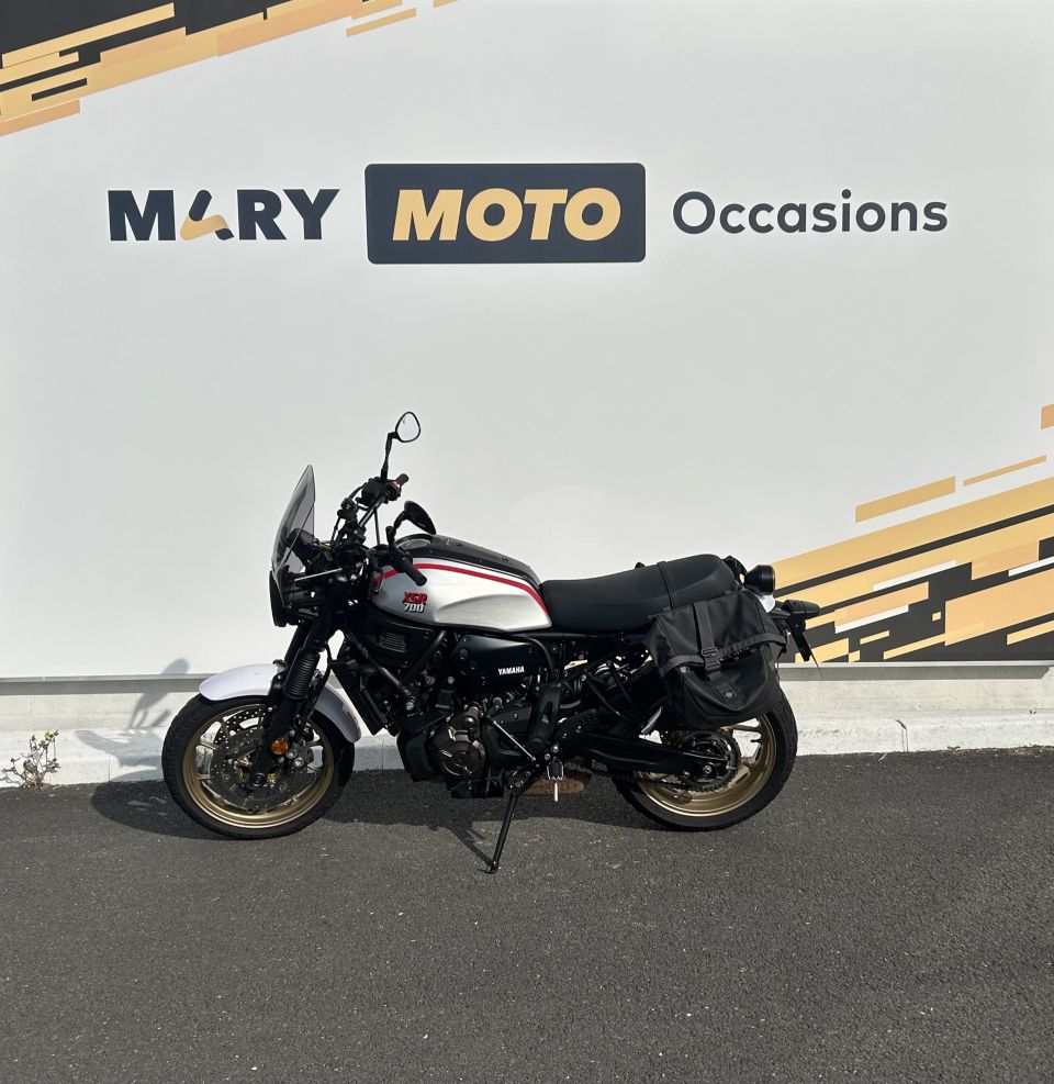 YAMAHA XSR 700 ABS 4