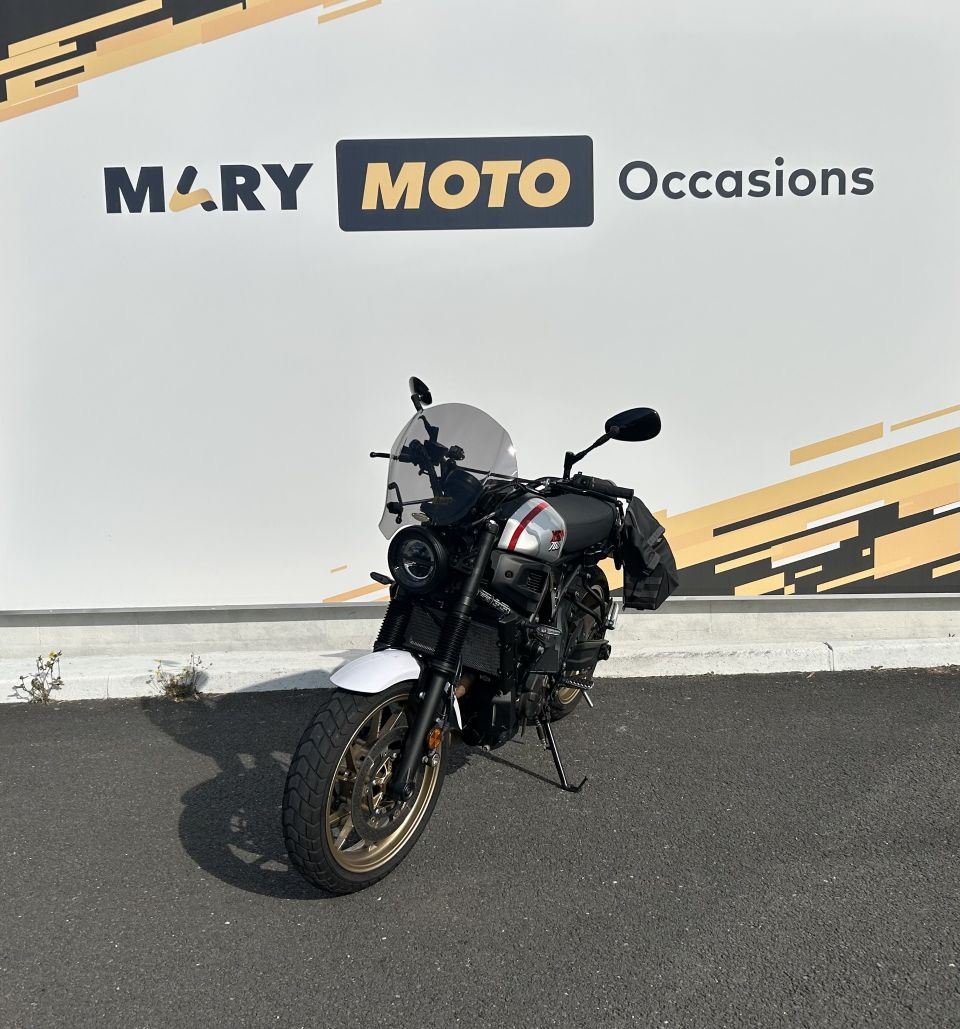 YAMAHA XSR 700 ABS 4