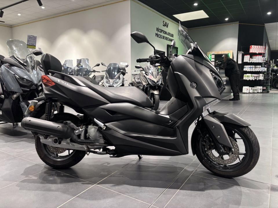 YAMAHA X-MAX 125 4