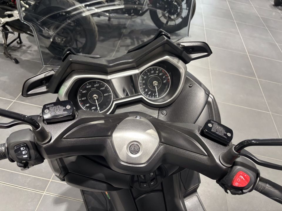 YAMAHA X-MAX 125 4
