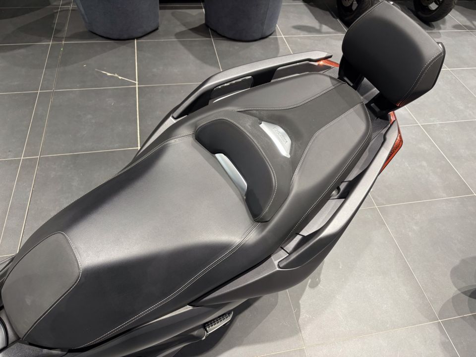 YAMAHA X-MAX 125 4
