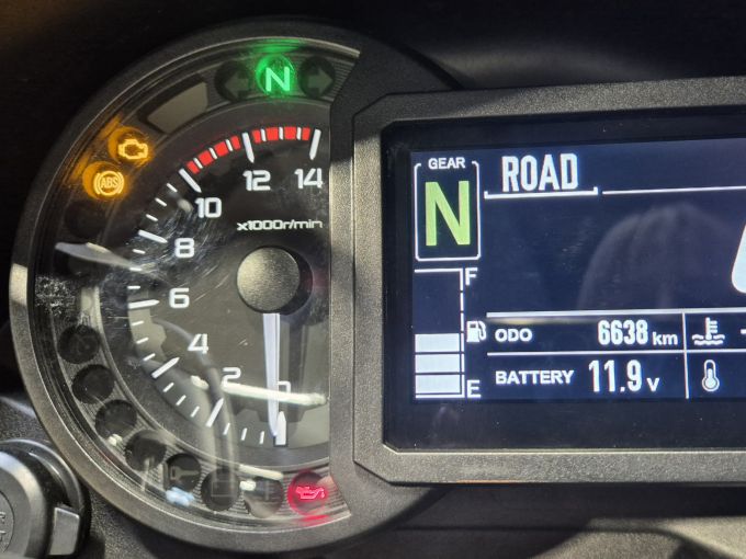 KAWASAKI VERSYS 1000 SE 4