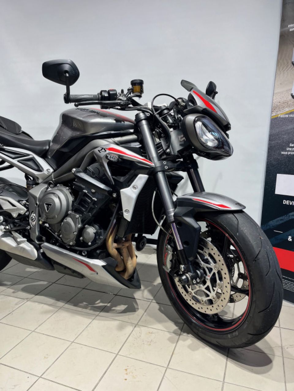 TRIUMPH STREET TRIPLE 765 RS 4