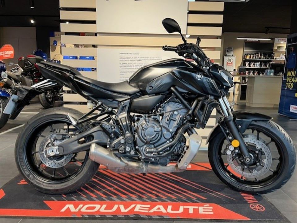 YAMAHA MT-07 (47.5CV) 4