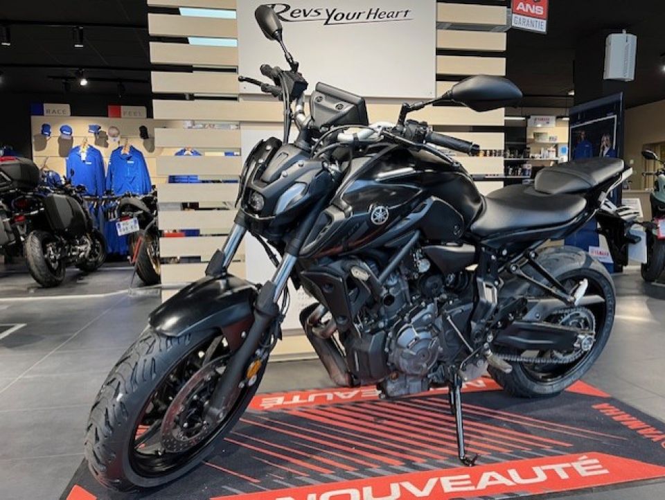 YAMAHA MT-07 (47.5CV) 4