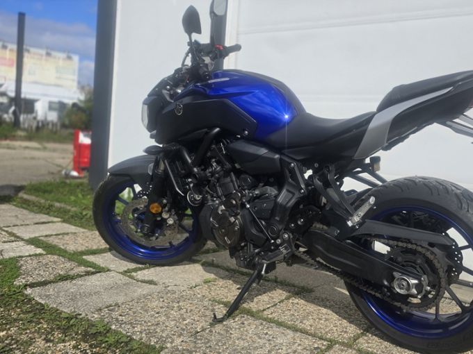 YAMAHA MT-07 (47.5CV) 4