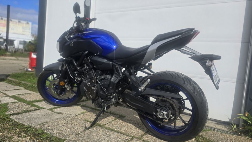 YAMAHA MT-07 (47.5CV) 4
