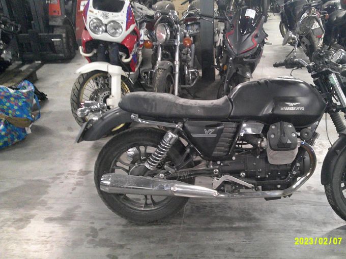 MOTO GUZZI V7 STONE 4