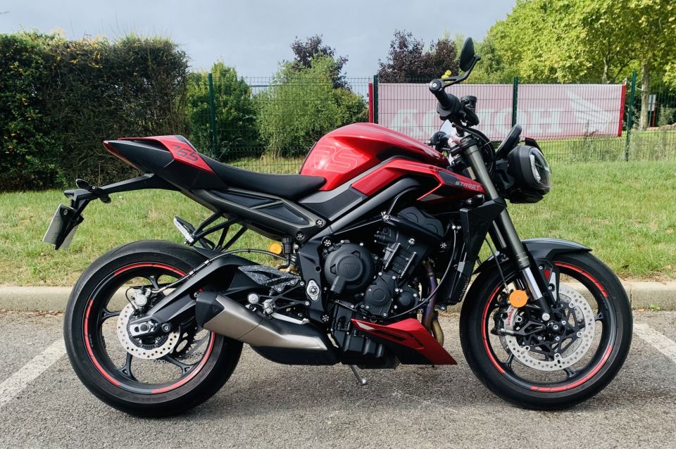 TRIUMPH STREET TRIPLE 675 RS 4