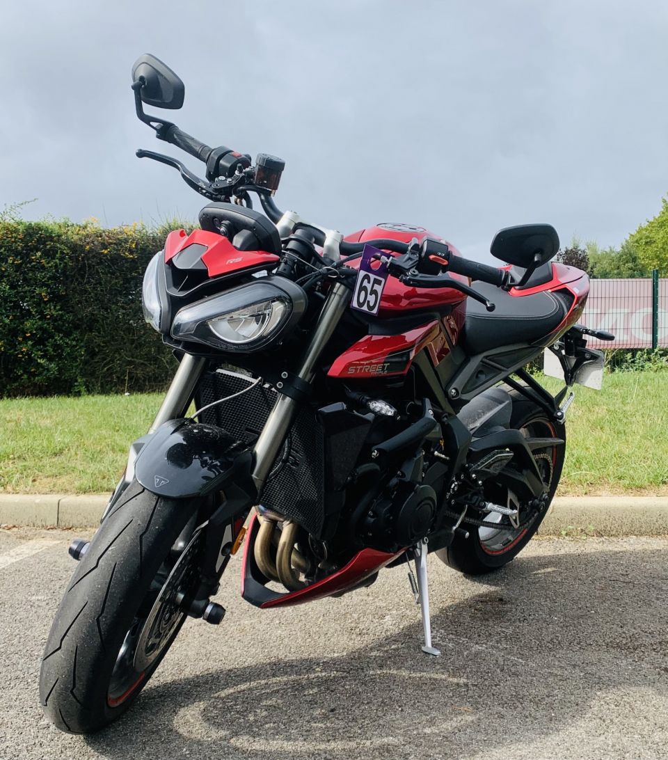 TRIUMPH STREET TRIPLE 675 RS 4