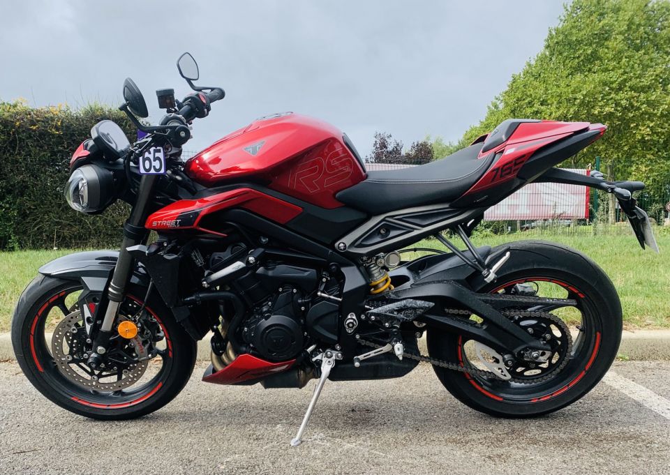 TRIUMPH STREET TRIPLE 675 RS 4