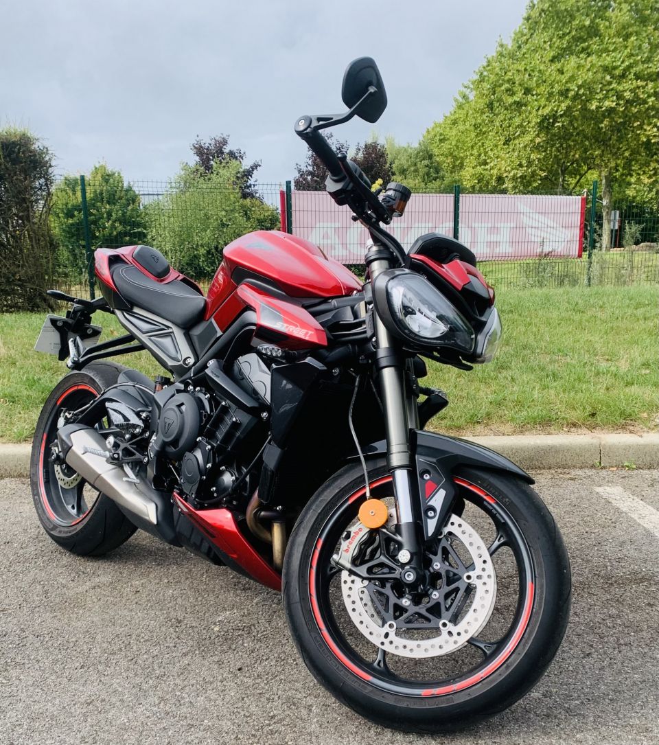 TRIUMPH STREET TRIPLE 675 RS 4