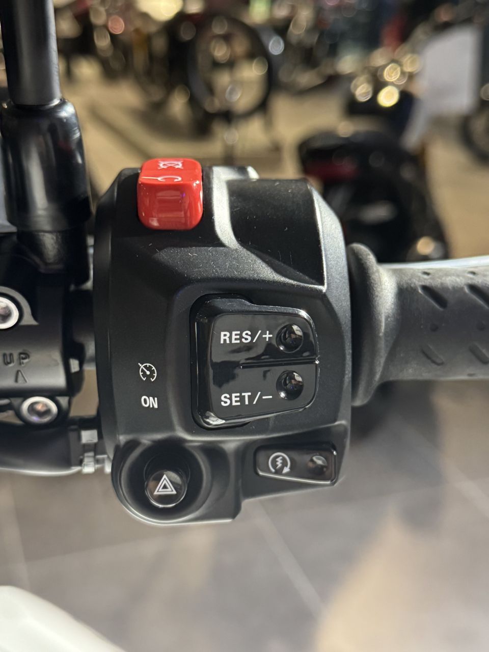 TRIUMPH TIGER 800 XRX 4