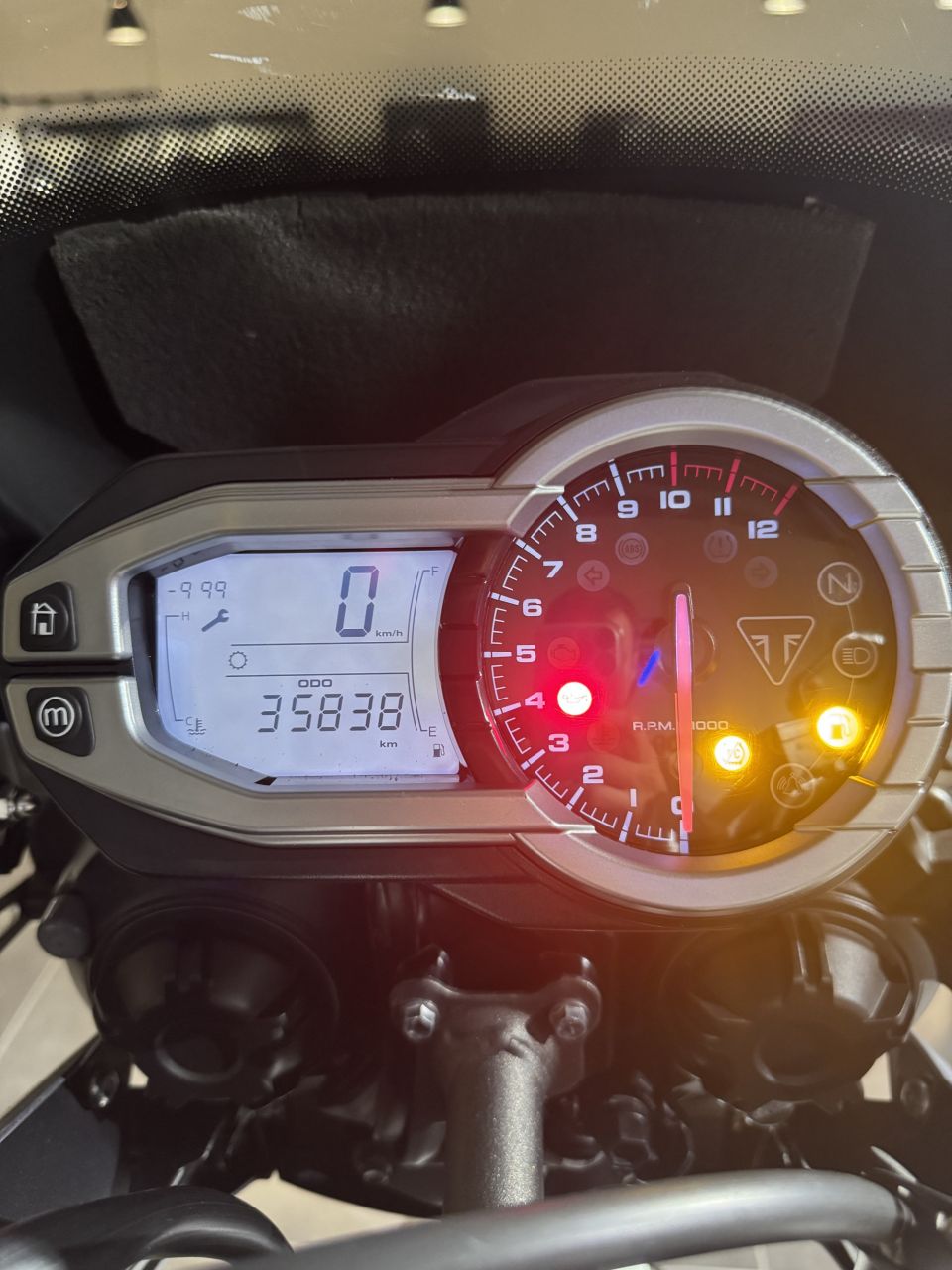 TRIUMPH TIGER 800 XRX 4