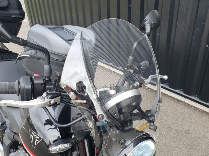 TRIUMPH TRIDENT 660 4