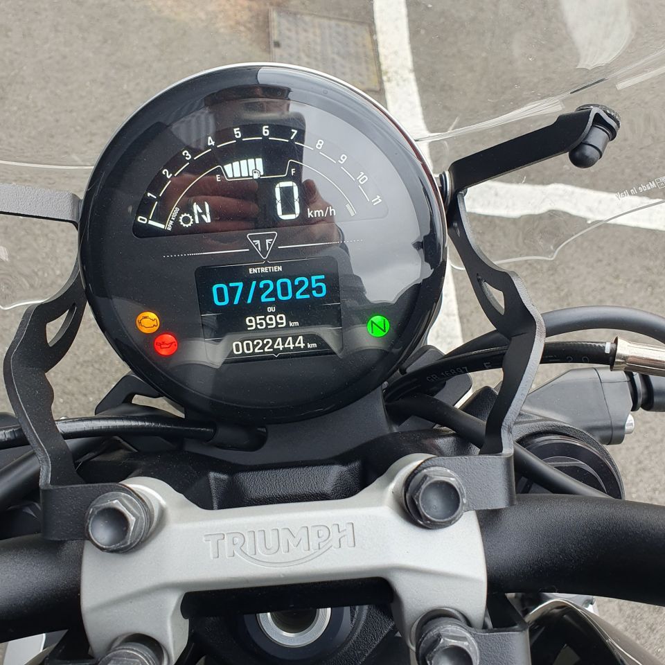 TRIUMPH TRIDENT 660 4