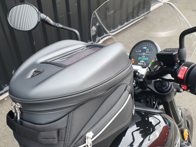 TRIUMPH TRIDENT 660 4