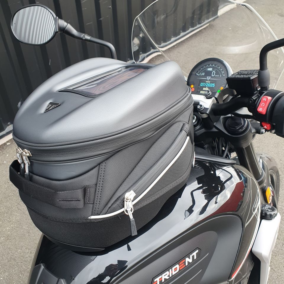 TRIUMPH TRIDENT 660 4