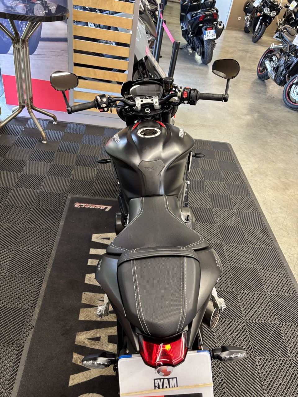 TRIUMPH STREET TRIPLE 765 RS 4