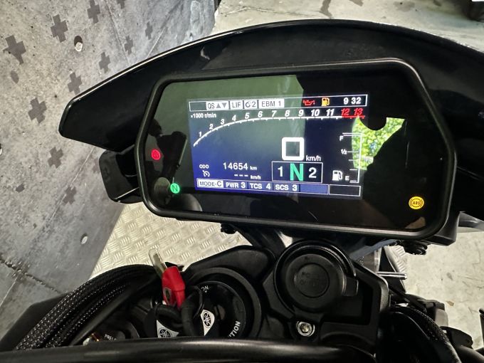 YAMAHA MT-10 4