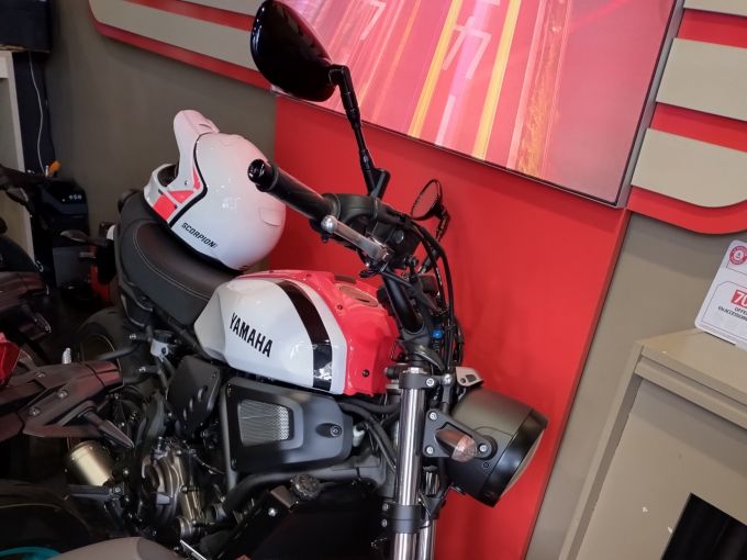 YAMAHA XSR 700 ABS 4