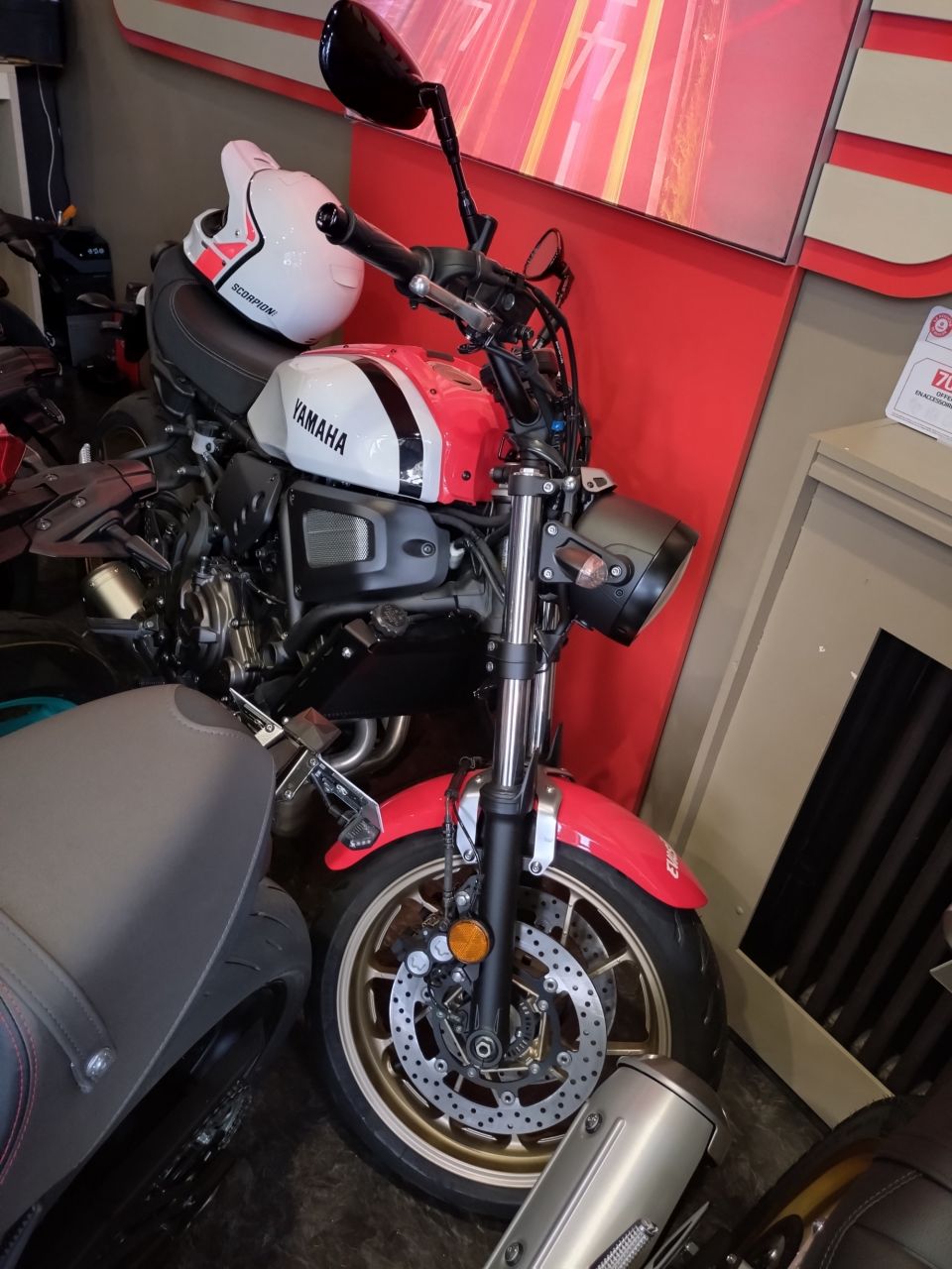 YAMAHA XSR 700 ABS 4