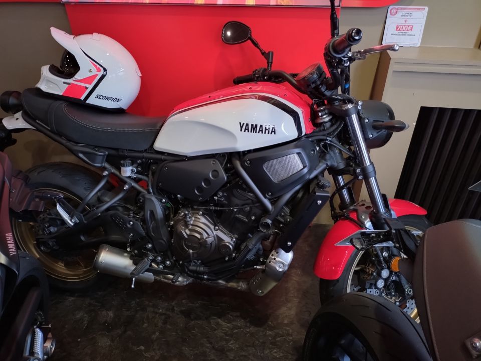 YAMAHA XSR 700 ABS 4