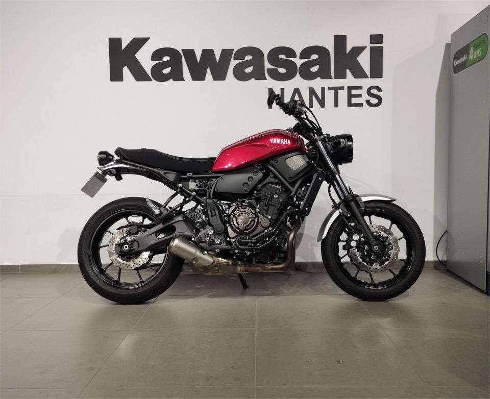 YAMAHA XSR700 4