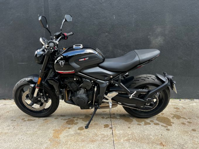 TRIUMPH TRIDENT 660 4