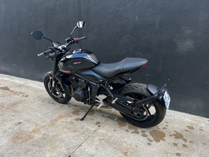 TRIUMPH TRIDENT 660 4